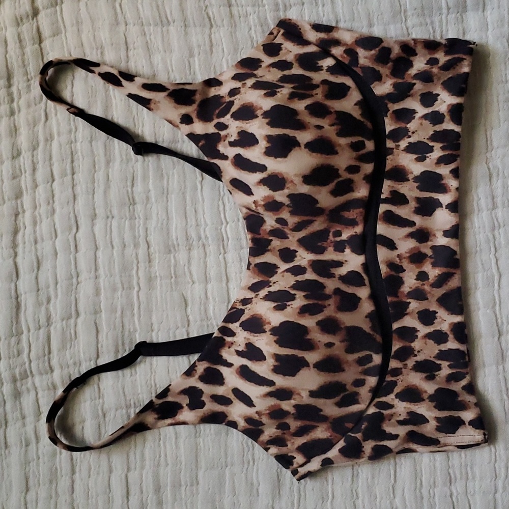 Victoria's Secret Allegro Medium Support Sports Bra Classic Leopard Print 32C